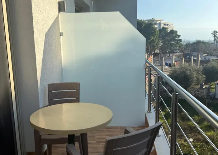 Blue Pines 3* Vlorë