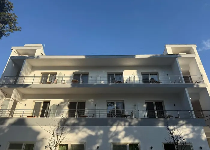 Blue Pines 3* Vlorë
