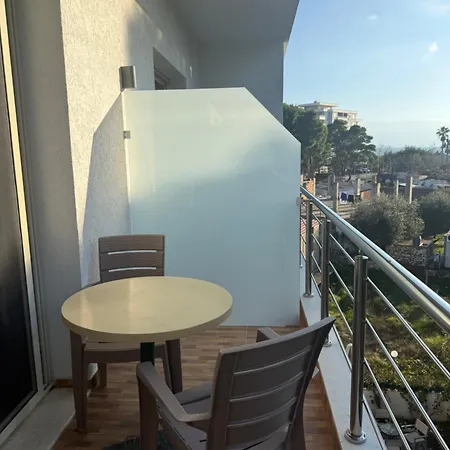 Blue Pines 3* Vlorë