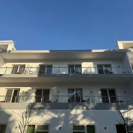 Blue Pines 3* Vlorë